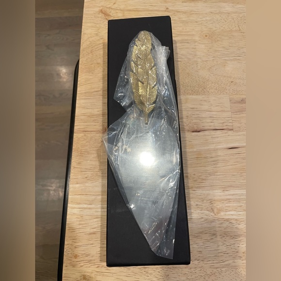 MICHAEL ARAM GOLD FEATHER CAKE SERVER - Picture 5 of 5